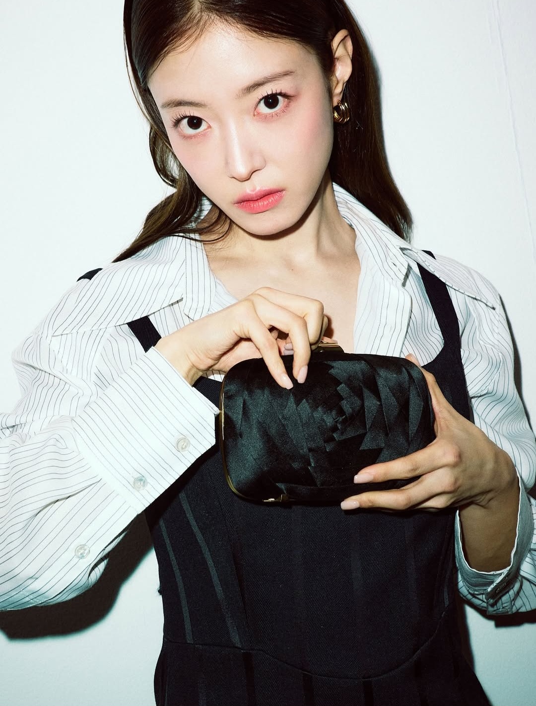 Behind-the-scenes cut of Lee Seyoung