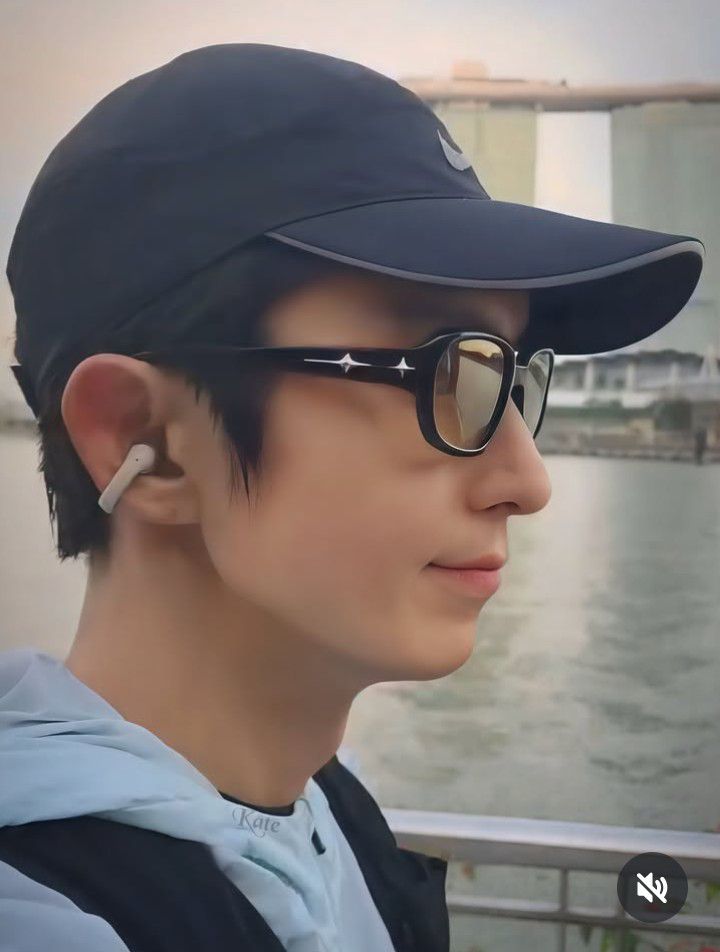 Behind-the-scenes cut of Lee Joongi