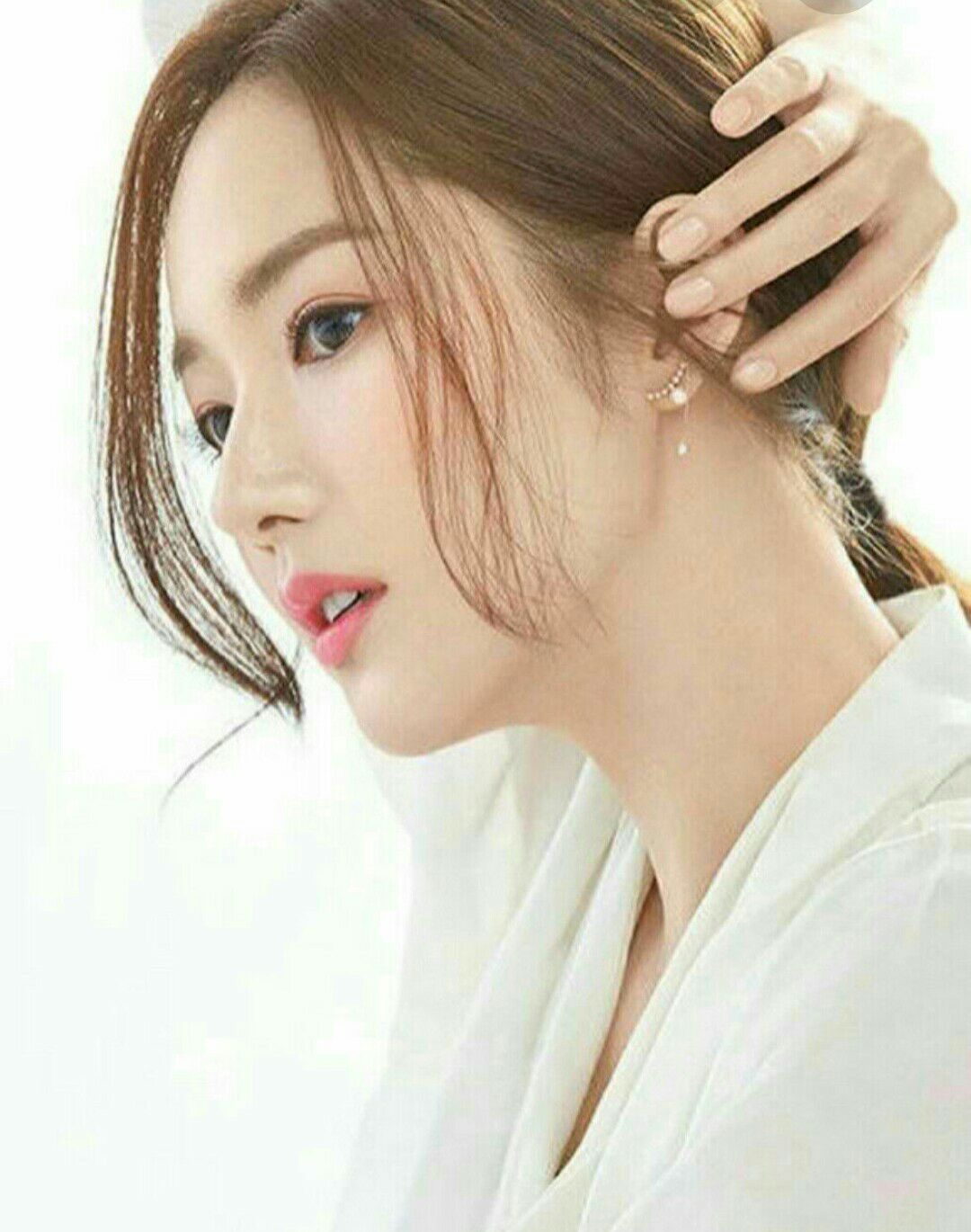 Behind-the-scenes cut of Park Minyoung