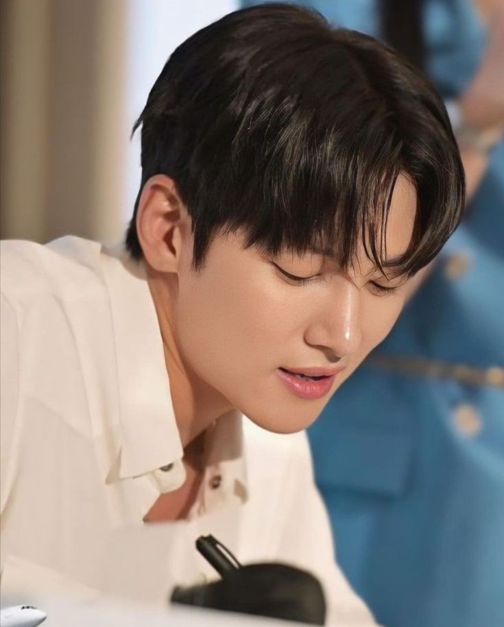 Behind-the-scenes cut of Ji Changwook