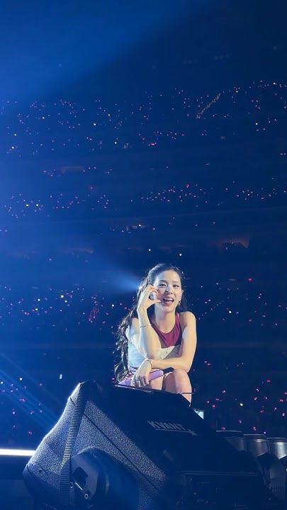 Emotional wallpaper shared by fans for Jisoo (1995)