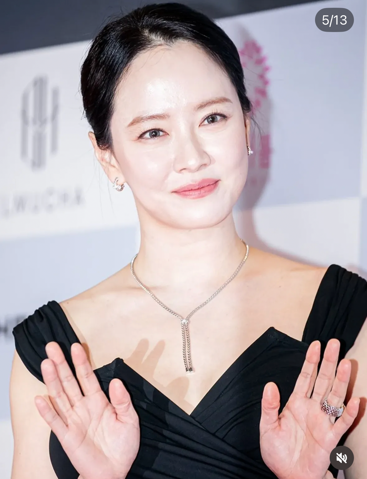 Representative background image loved by Song Jihyo fandom