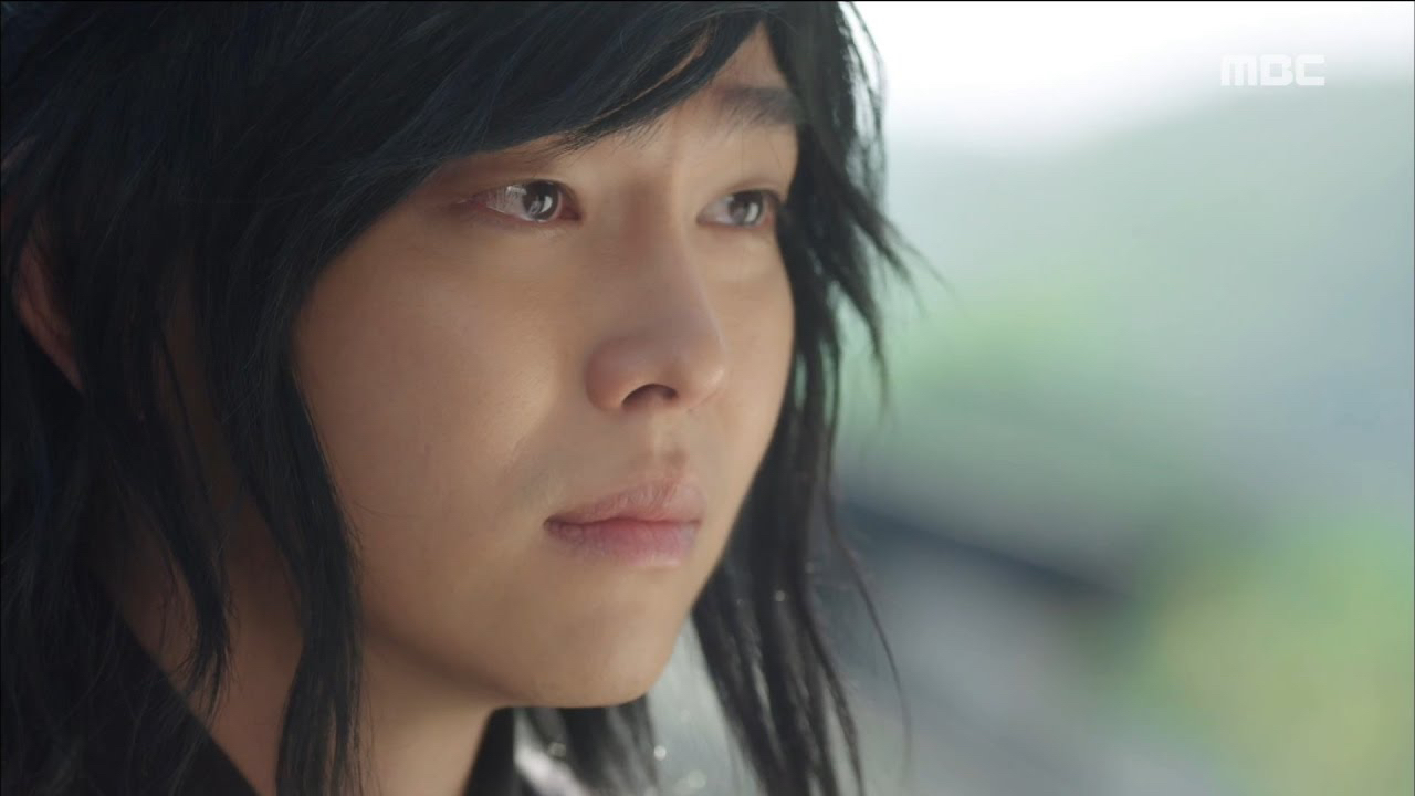 A moment captured by a fan of Yoon Kyunsang