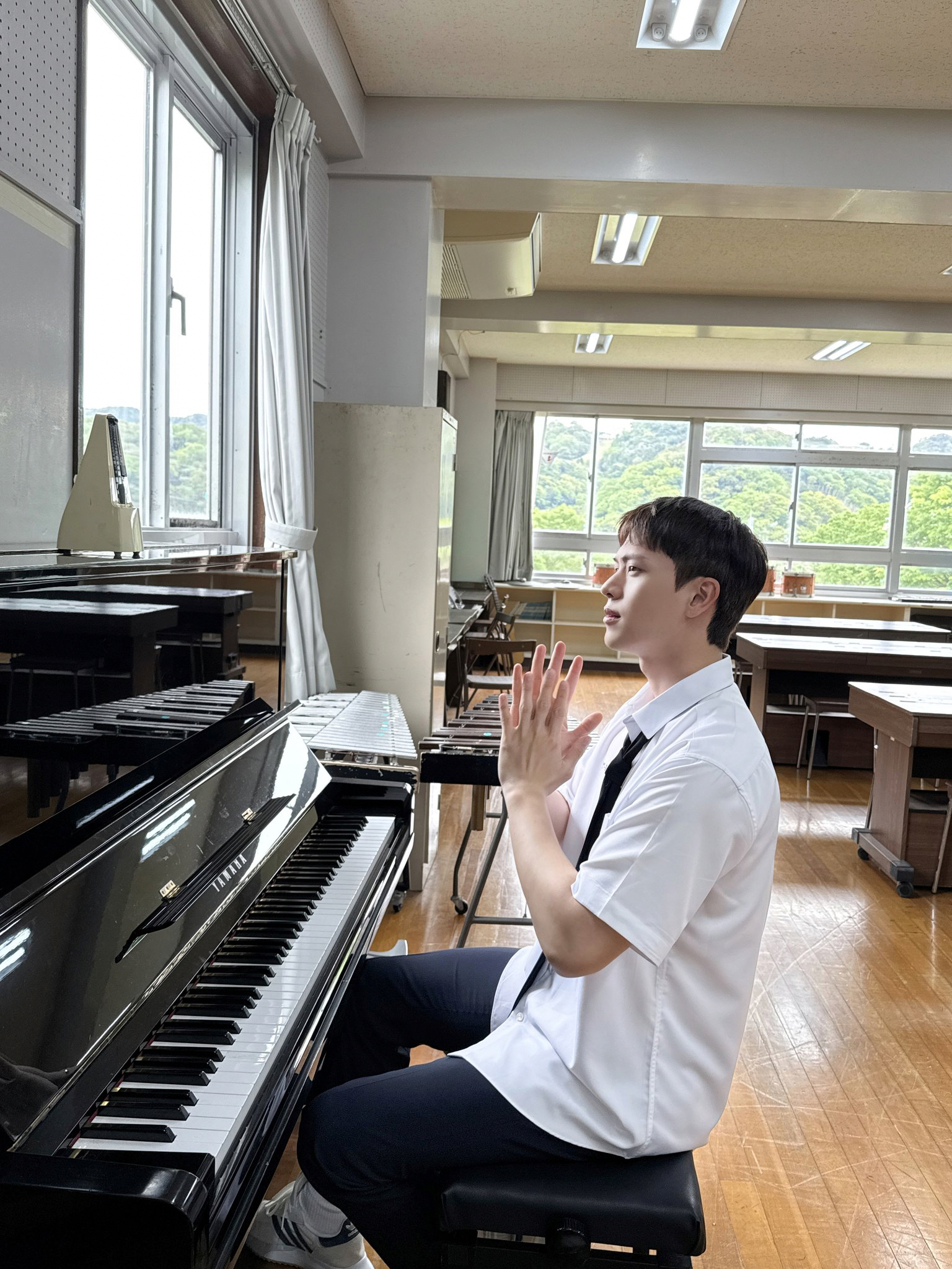 Behind-the-scenes cut of Yook Sungjae