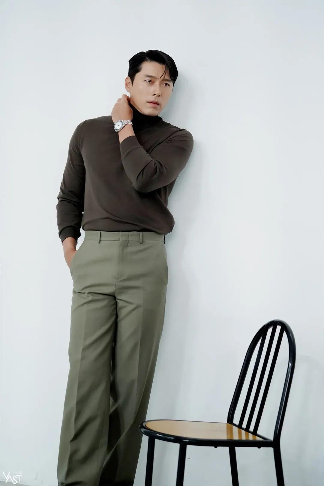 A moment captured by a fan of Hyun Bin