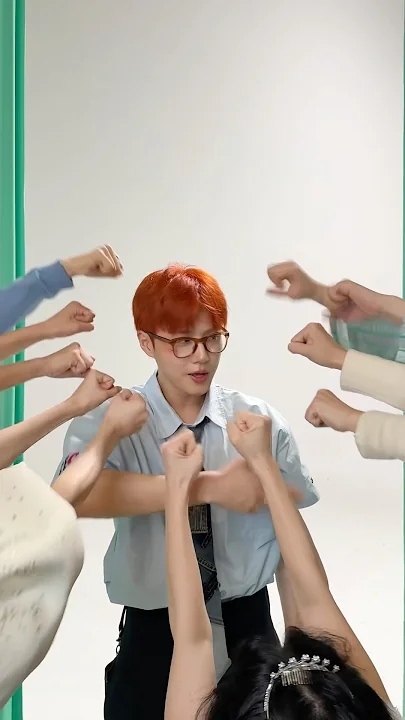 Emotional wallpaper shared by fans for Suho