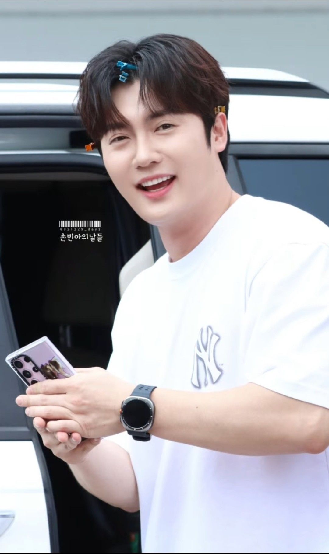 Representative background image loved by Son Binah fandom