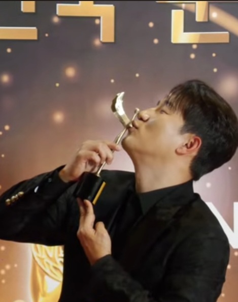 A moment captured by a fan of Na Sangdo