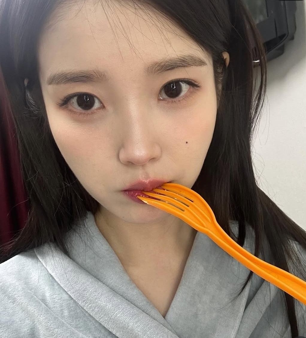 아이유 최근 활동샷