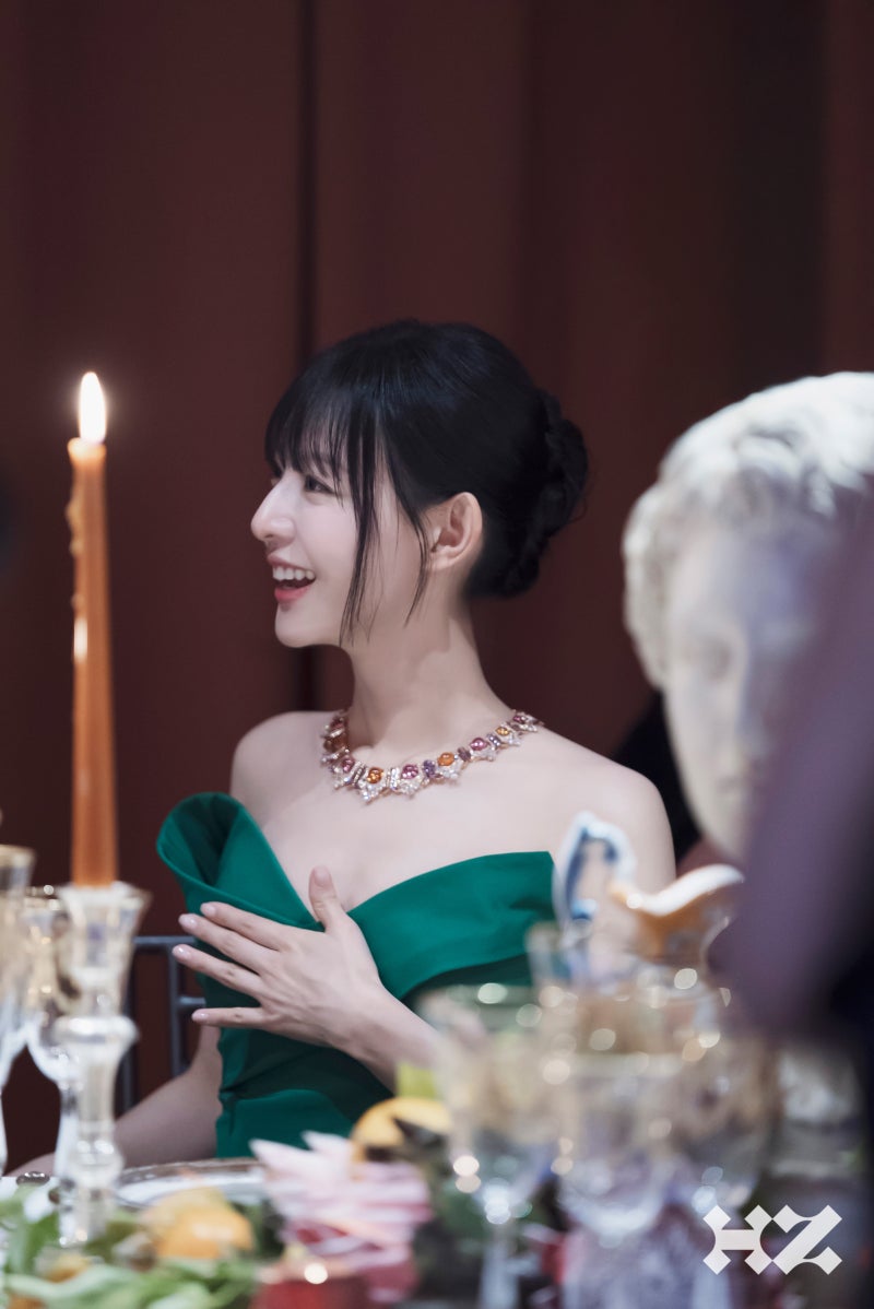 Behind-the-scenes cut of Kim Jiwon