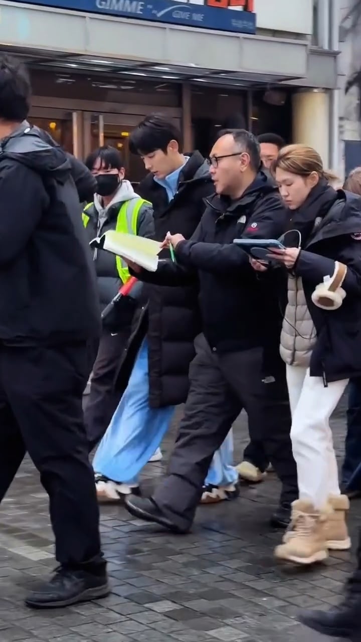 A moment captured by a fan of Lee Joongi