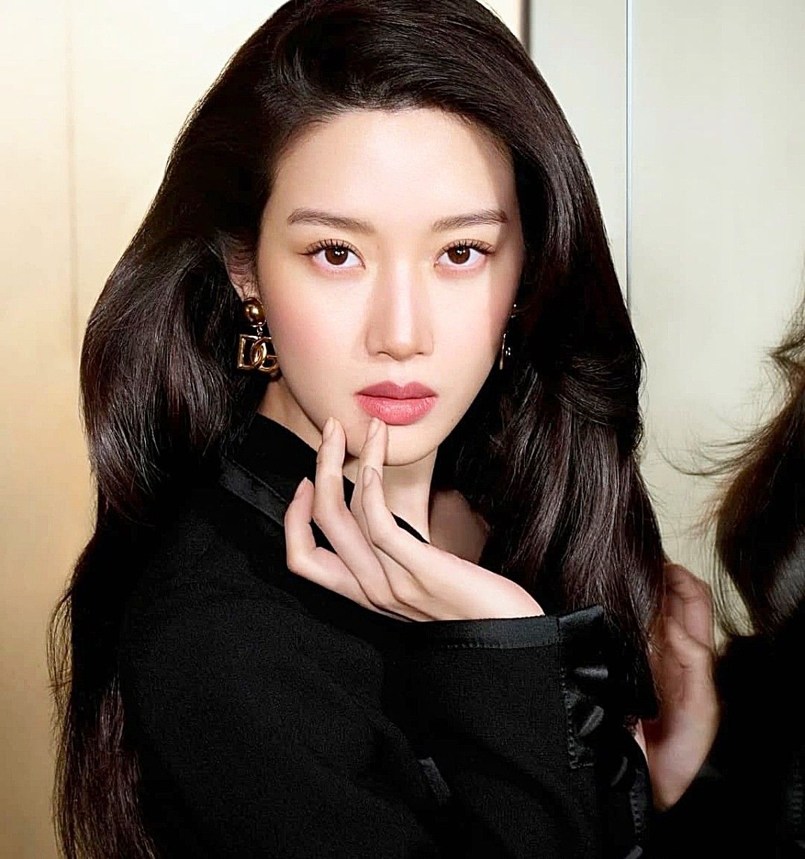 Behind-the-scenes cut of Mun Kayoung