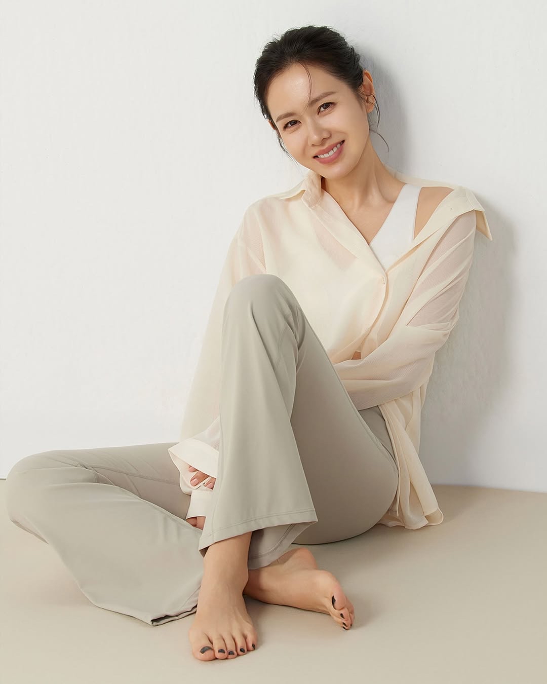 Behind-the-scenes cut of Son Yejin