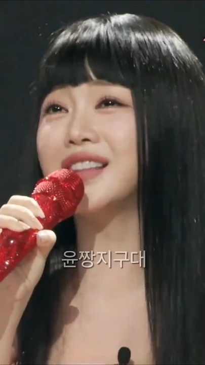 Behind-the-scenes cut of Hong Jiyoon