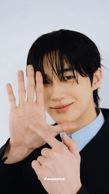 Behind-the-scenes cut of Byeon Wooseok