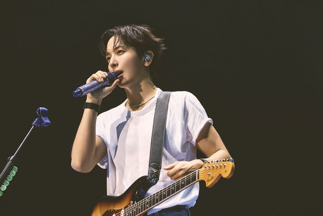 Momen yang diabadikan oleh penggemar Jung Yonghwa