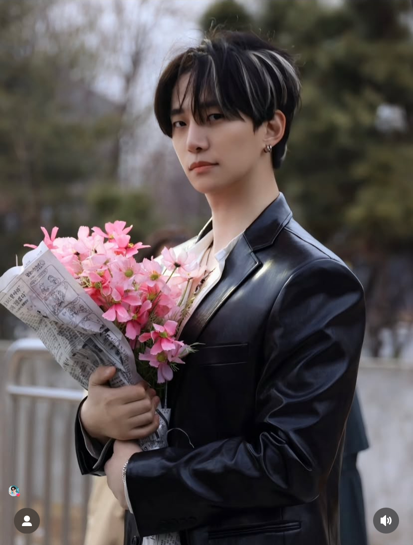 Behind-the-scenes cut of Lee Junho