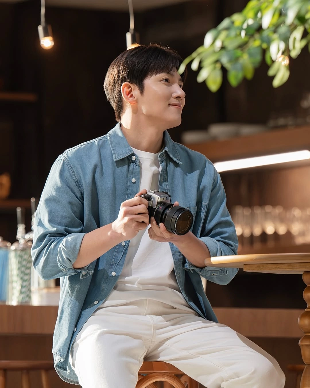 Behind-the-scenes cut of Ji Changwook