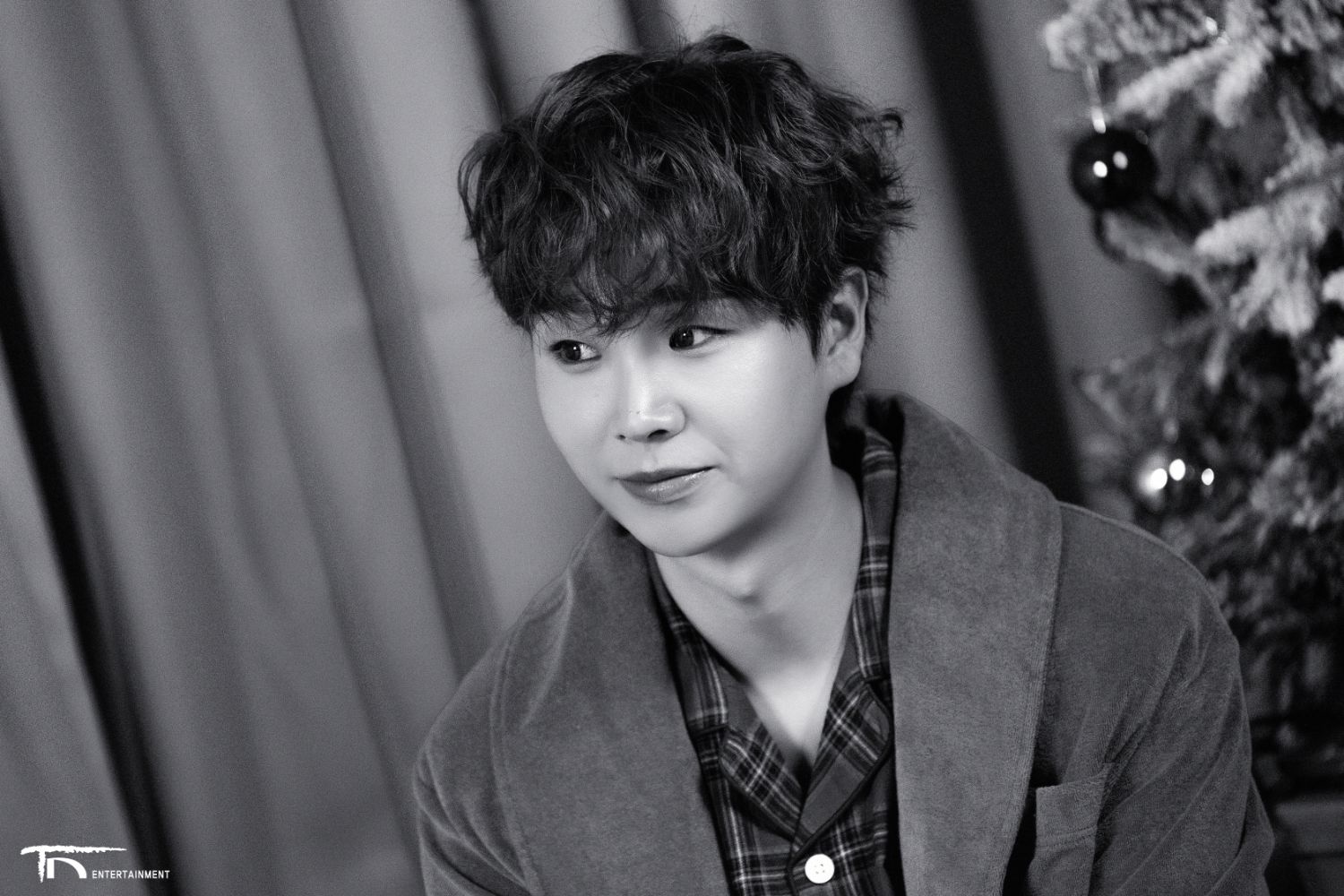 A moment captured by a fan of Song Minjun