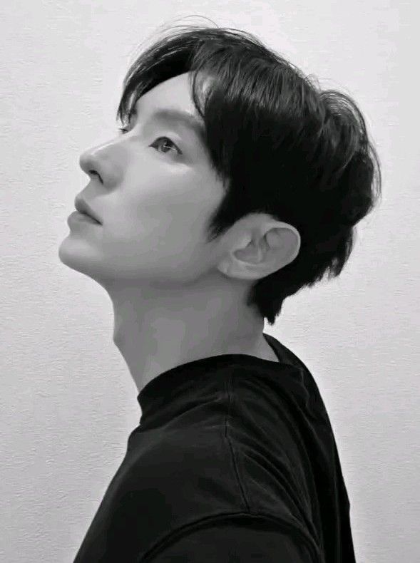 A moment captured by a fan of Lee Joongi