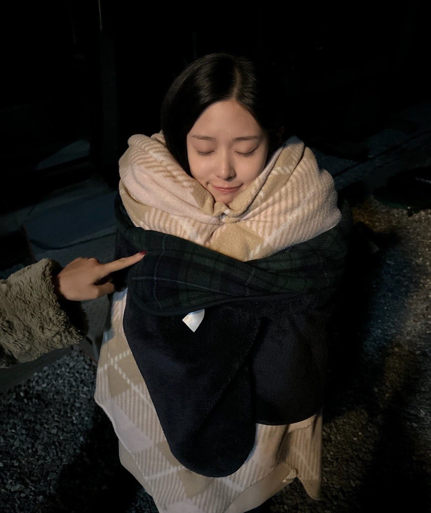 Behind-the-scenes cut of Kim Minju