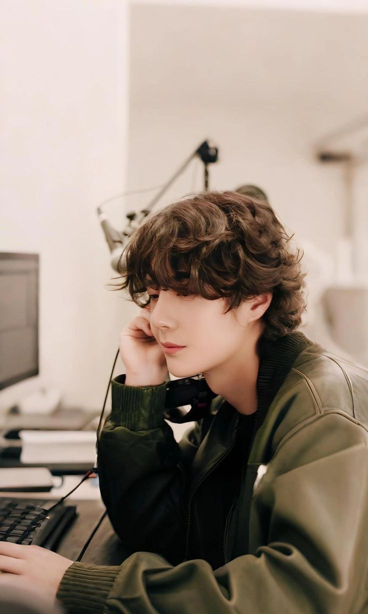 Today's popular wallpaper in Wang Yibo community