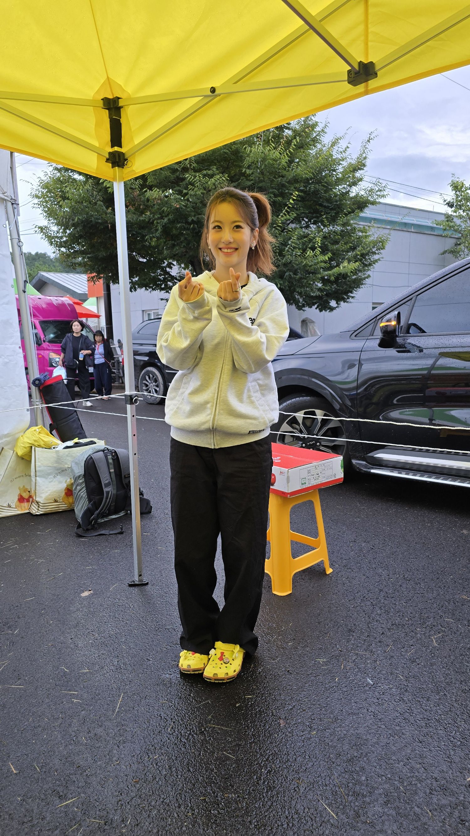 Behind-the-scenes cut of Oh Yujin
