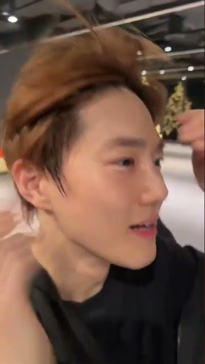 Emotional wallpaper shared by fans for Suho