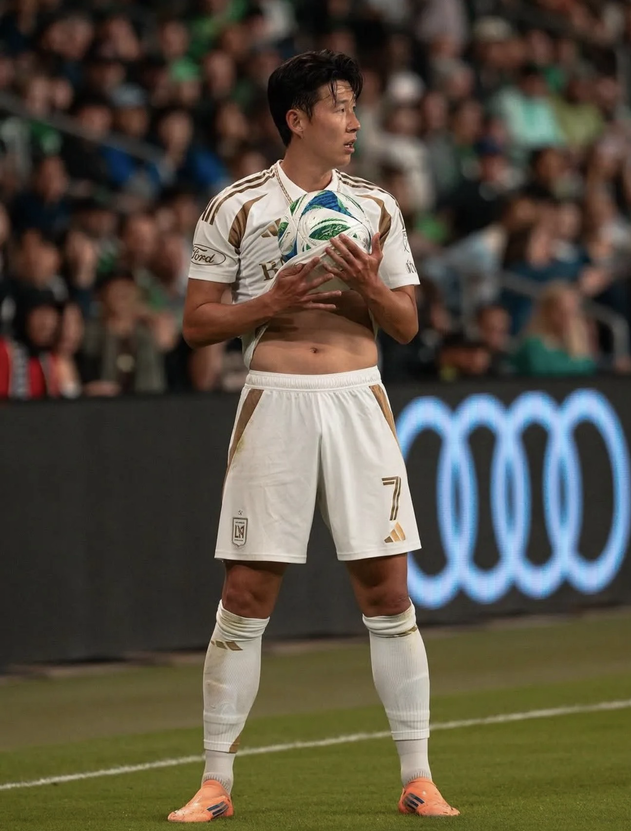 A moment captured by a fan of Son Heungmin