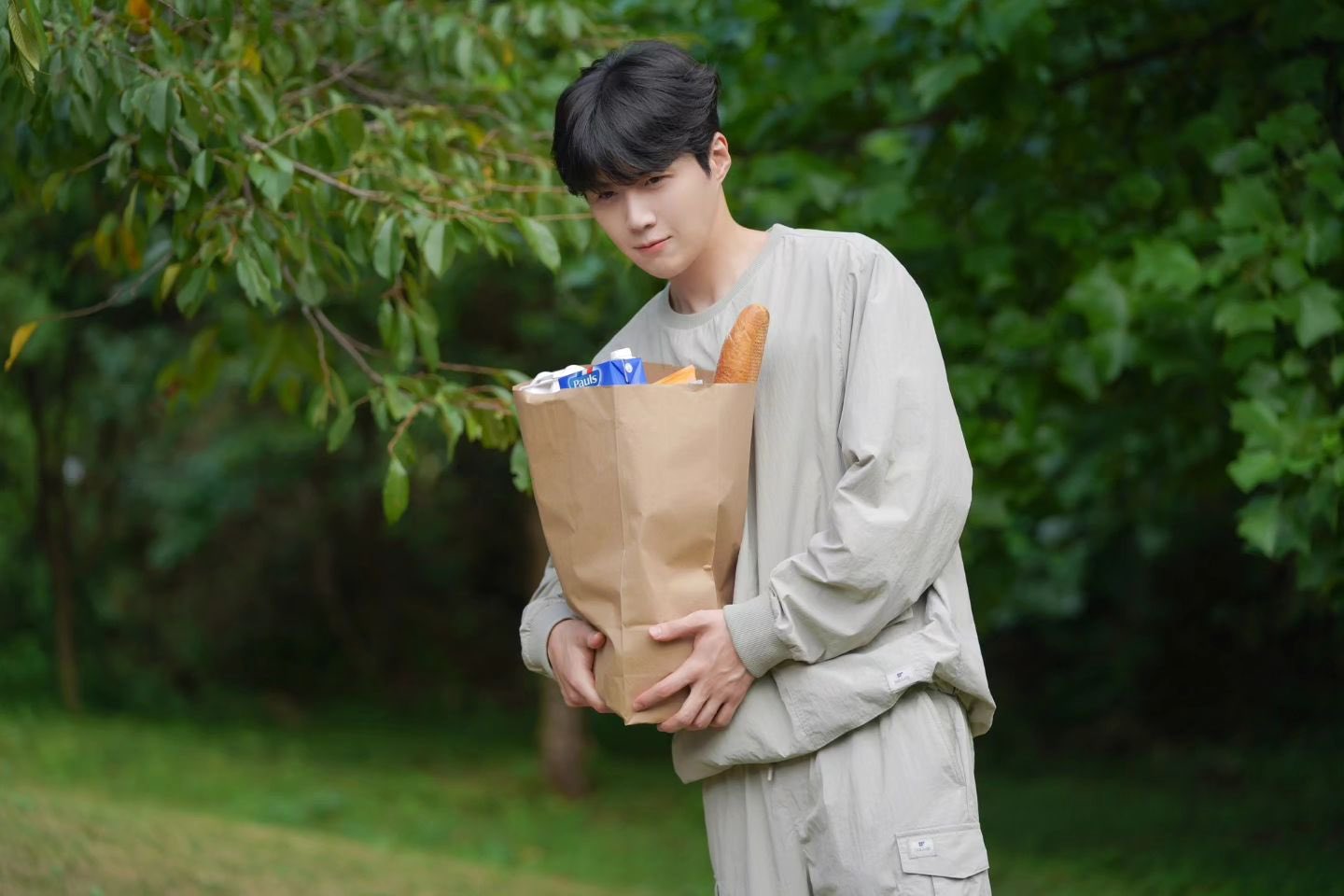 Behind-the-scenes cut of Kim Seonho