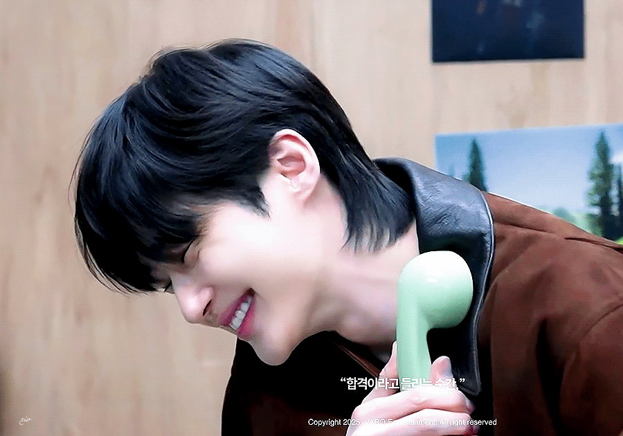 Behind-the-scenes cut of Byeon Wooseok