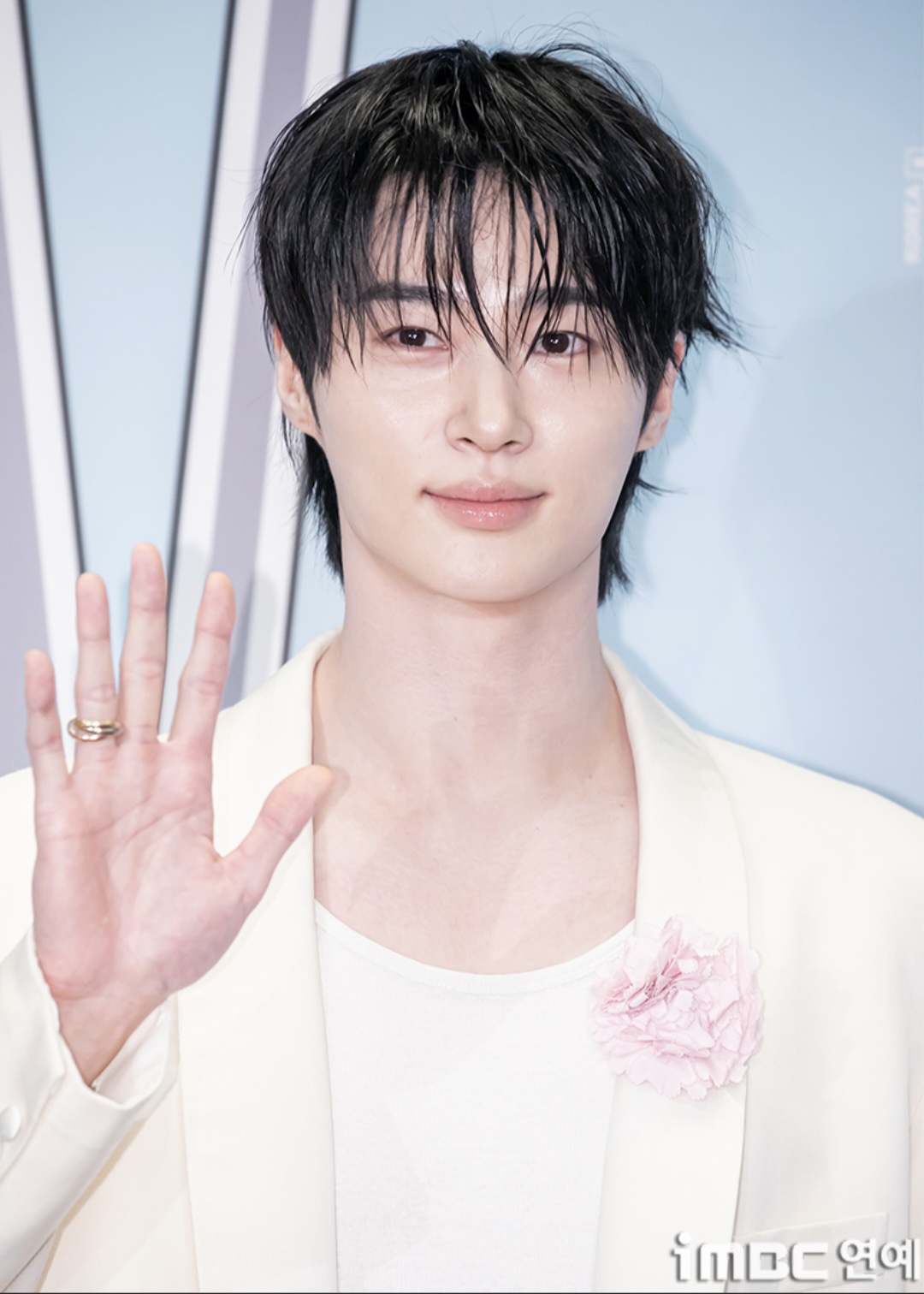 Behind-the-scenes cut of Byeon Wooseok