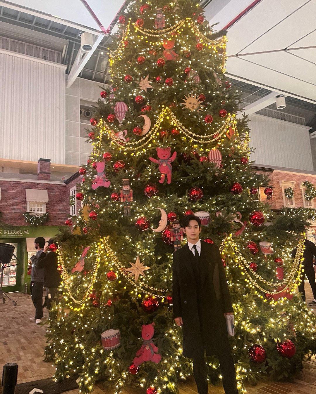 粉丝拍下的金秀贤瞬间