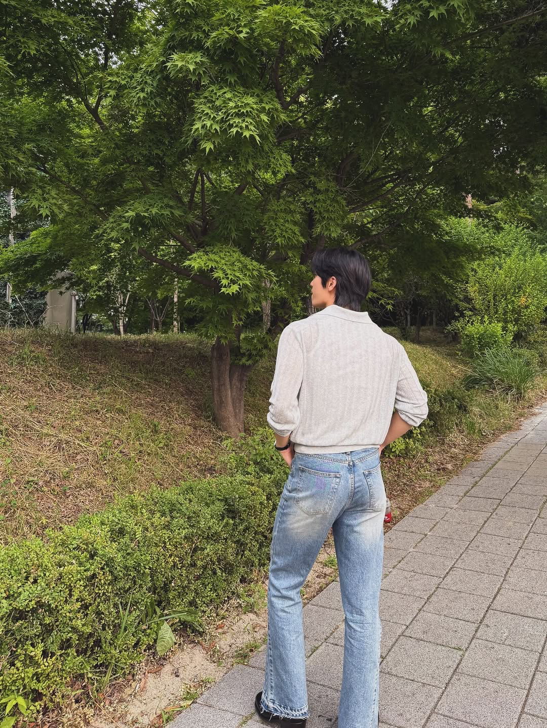 A moment captured by a fan of Wi Hajoon