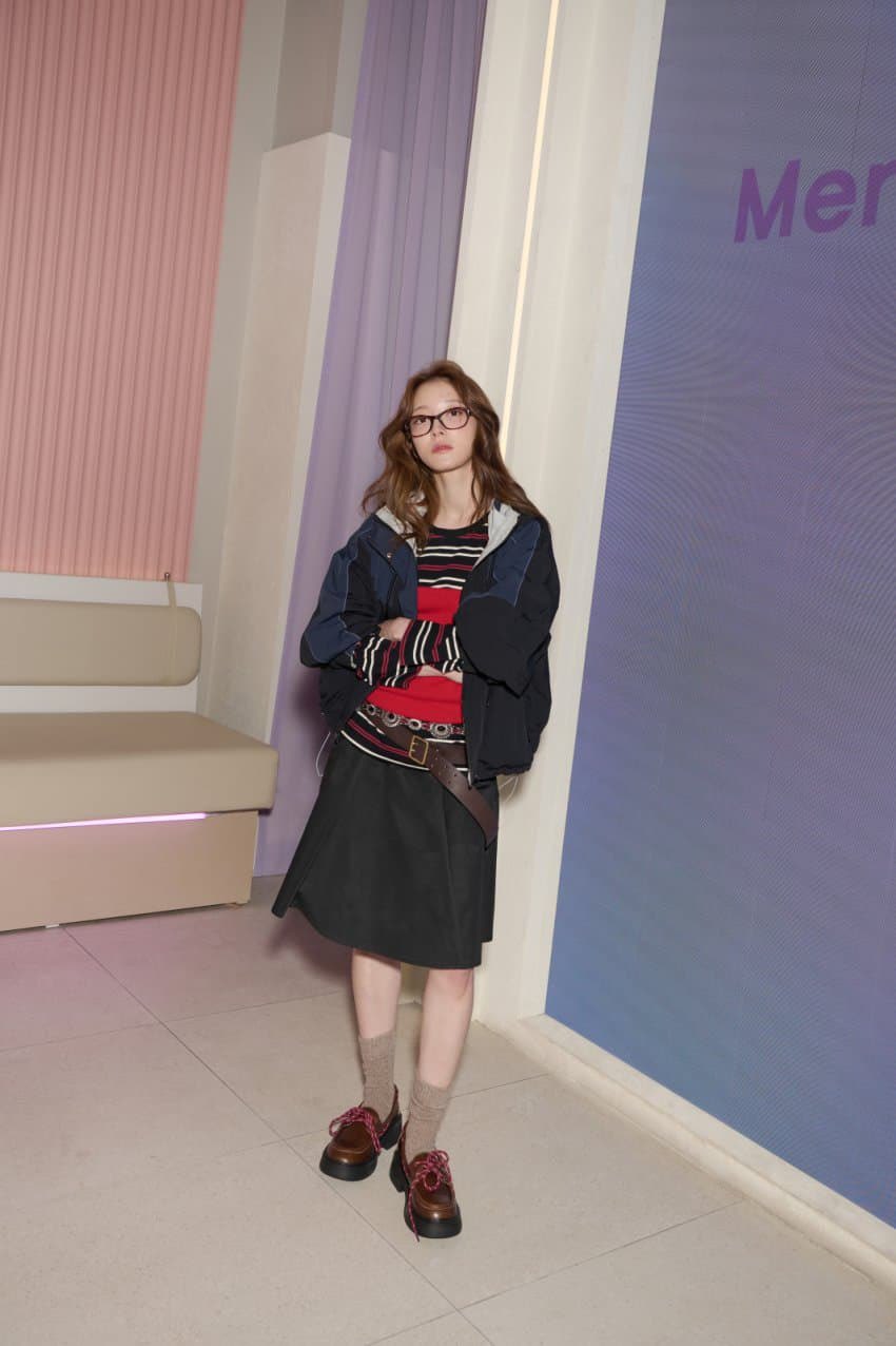 Behind-the-scenes cut of Lee Seyoung