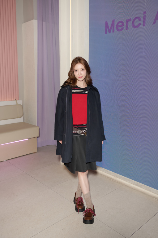 Behind-the-scenes cut of Lee Seyoung