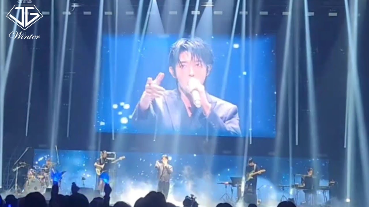 A moment captured by a fan of Lee Joongi