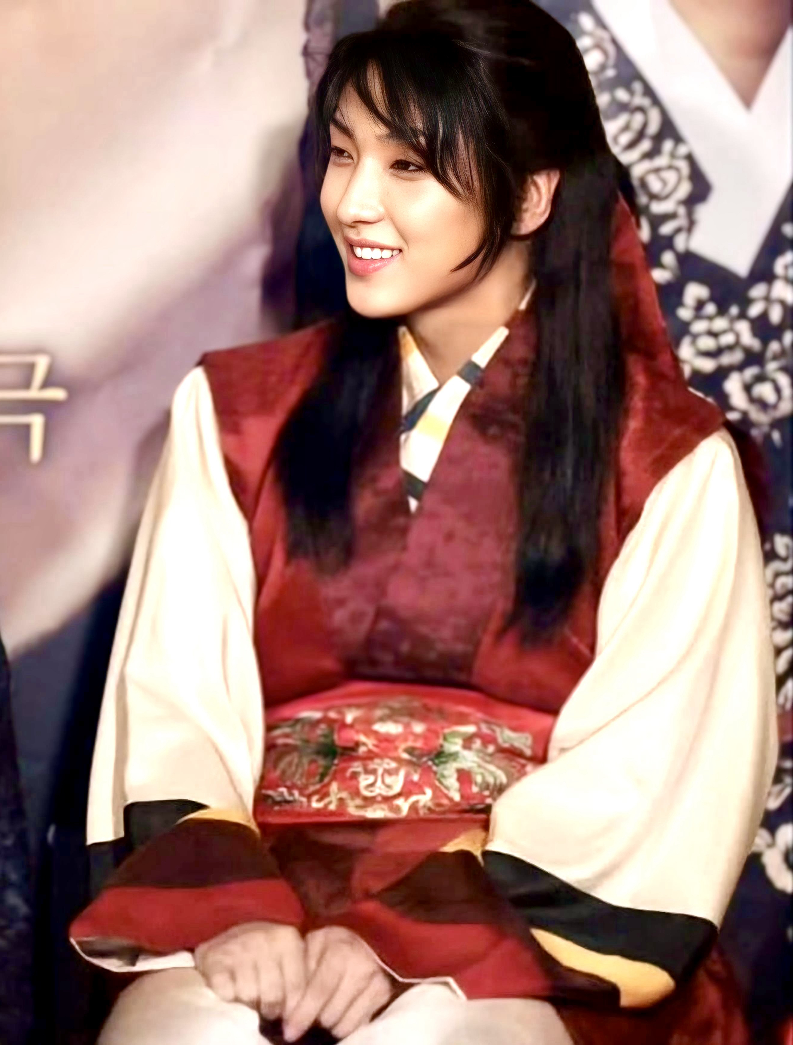 Behind-the-scenes cut of Lee Joongi