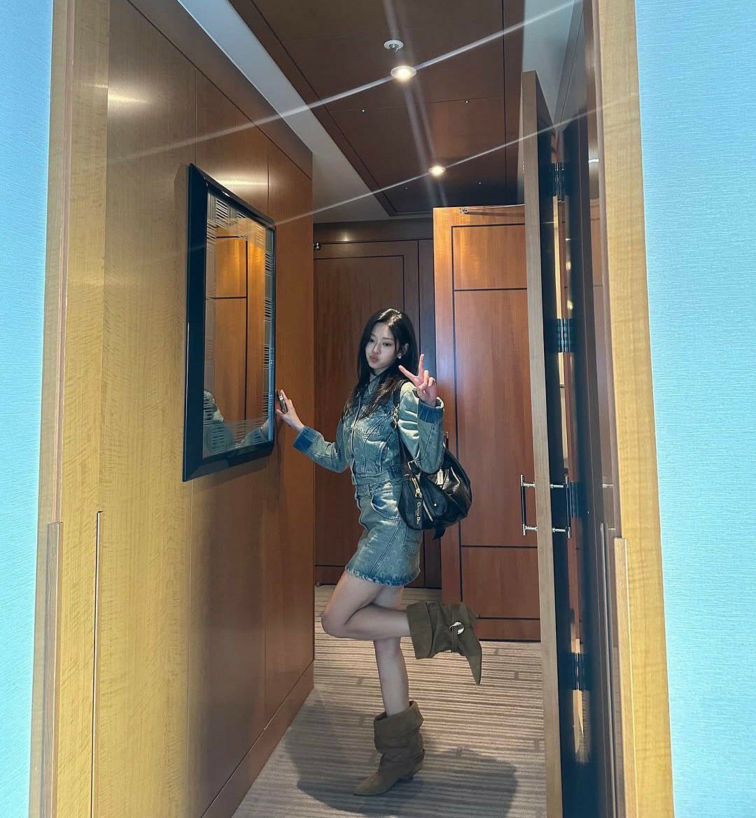 Behind-the-scenes cut of Kim Minju