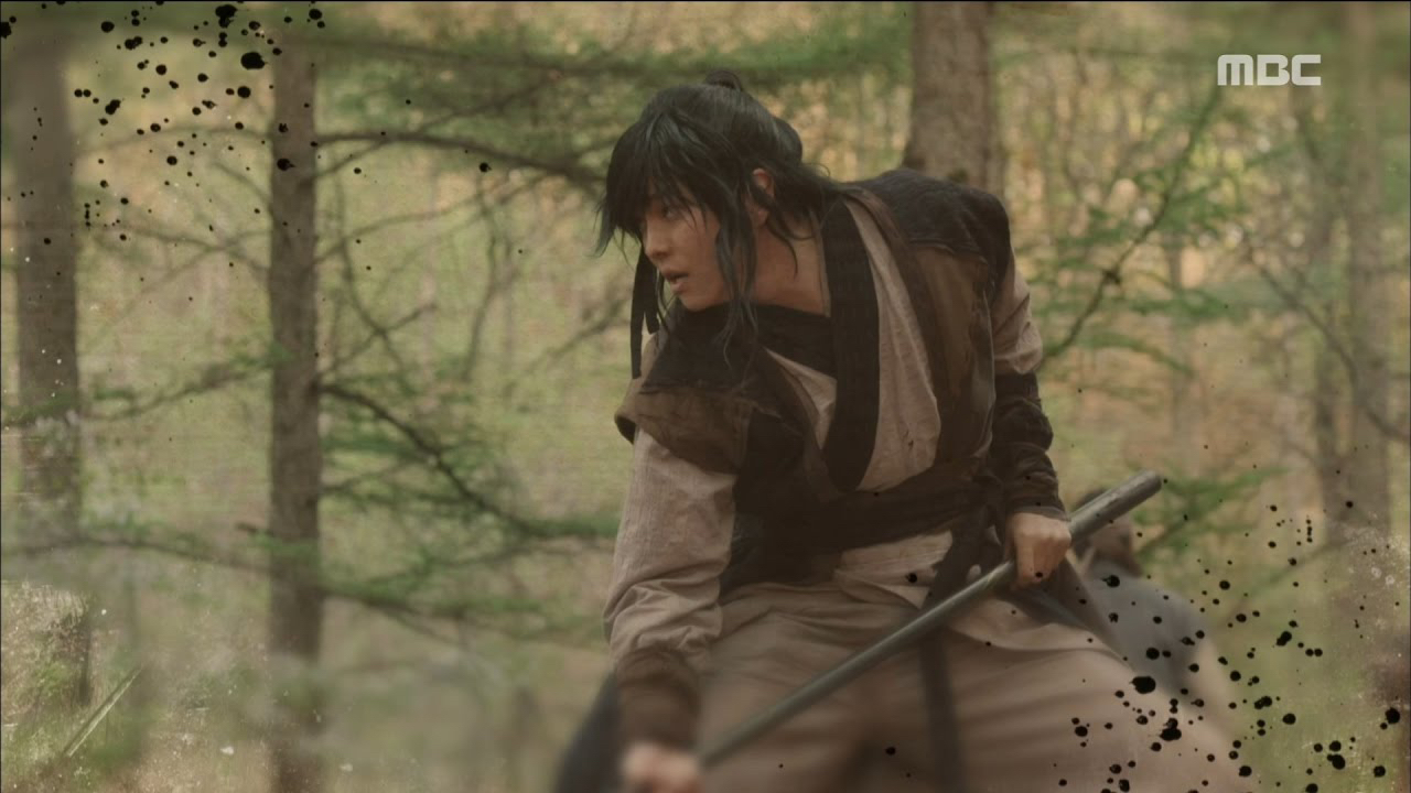 A moment captured by a fan of Yoon Kyunsang