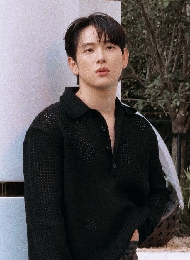 Behind-the-scenes cut of Lim Siwan