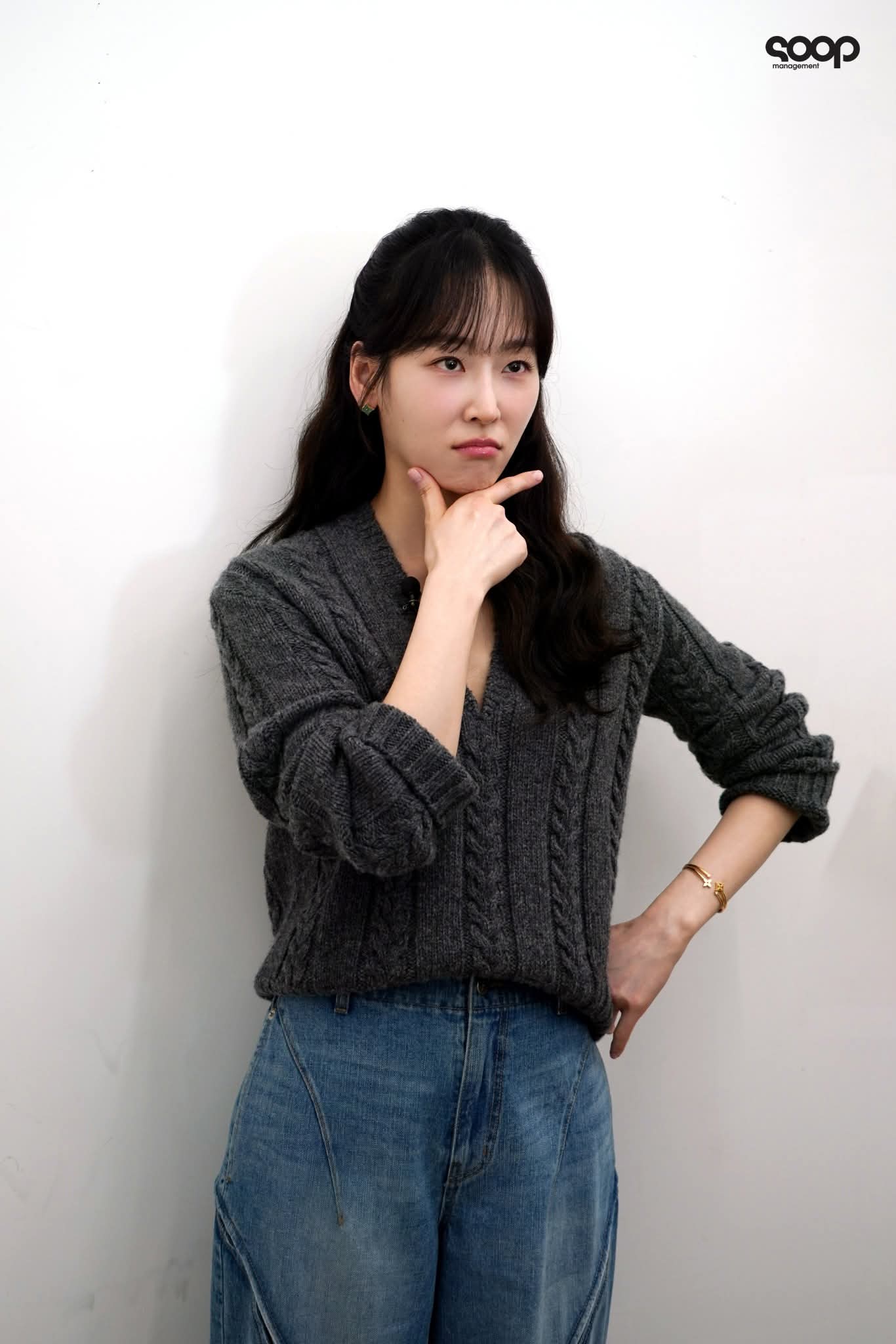 Behind-the-scenes cut of Seo Hyunjin