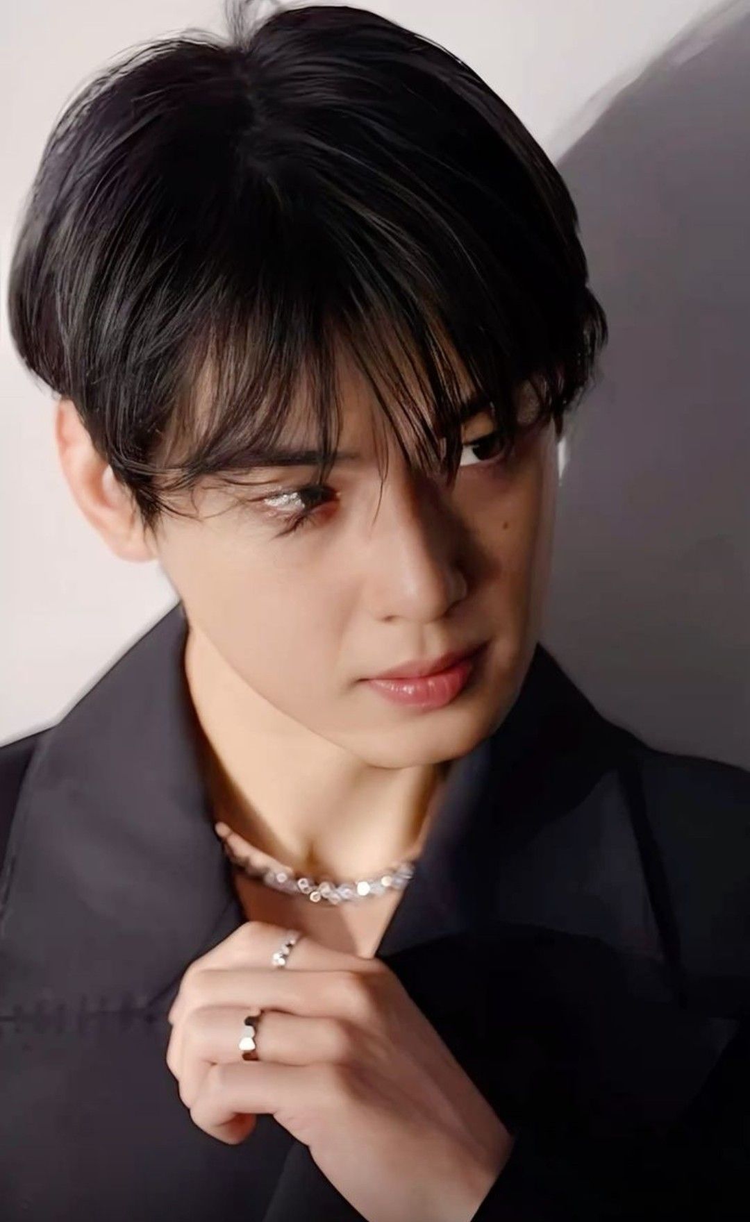 Behind-the-scenes cut of Cha Eunwoo