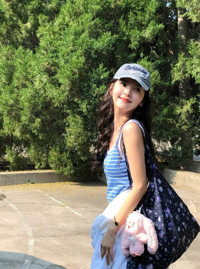 Recent activity shot of Zhang Ruonan