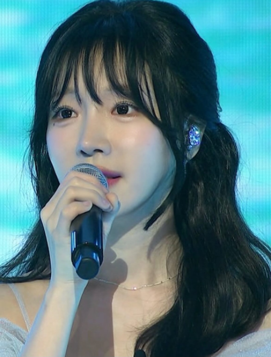 Behind-the-scenes cut of Yeon Yuri
