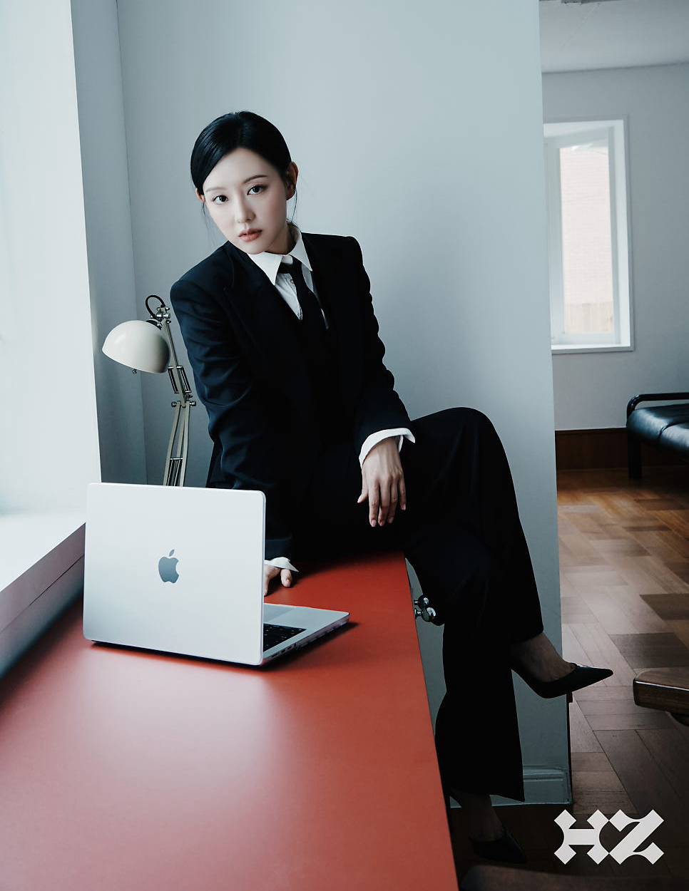 Behind-the-scenes cut of Kim Jiwon