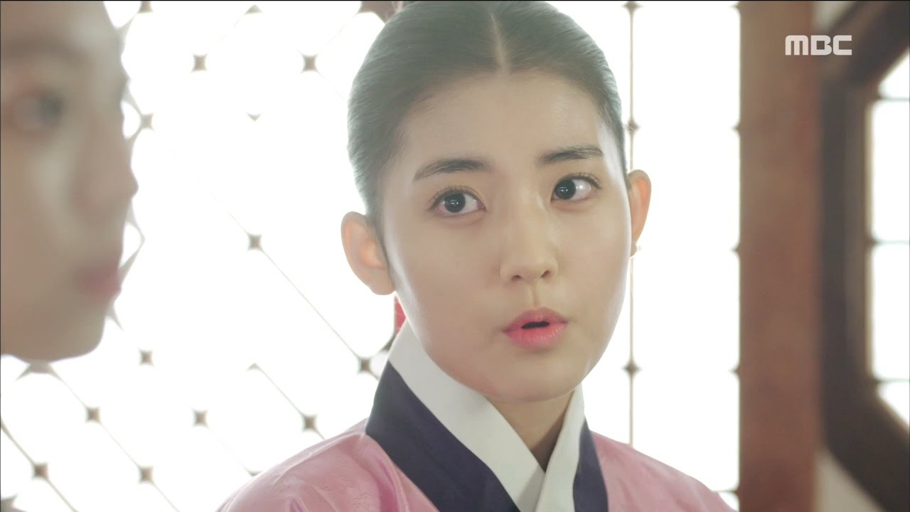 A moment captured by a fan of Yoon Kyunsang