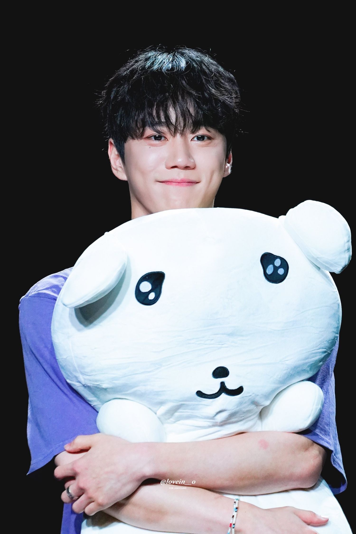 Behind-the-scenes cut of Lee Junyoung