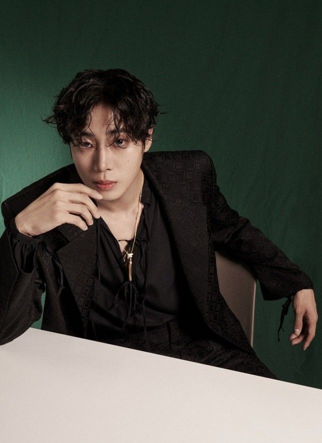 Behind-the-scenes cut of Choo Youngwoo