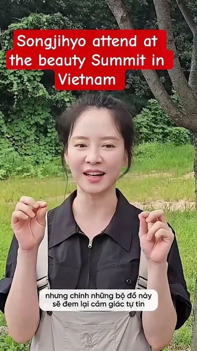 Emotional wallpaper shared by fans for Song Jihyo